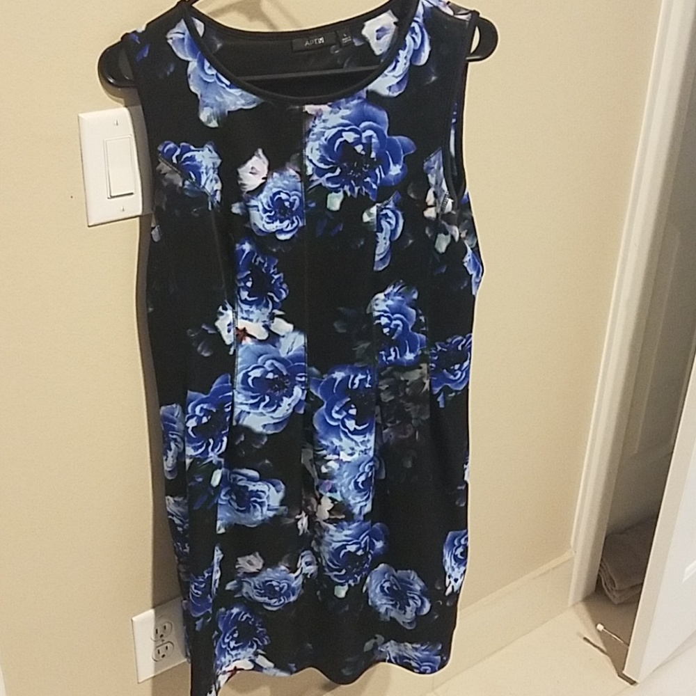 Sleeves dress